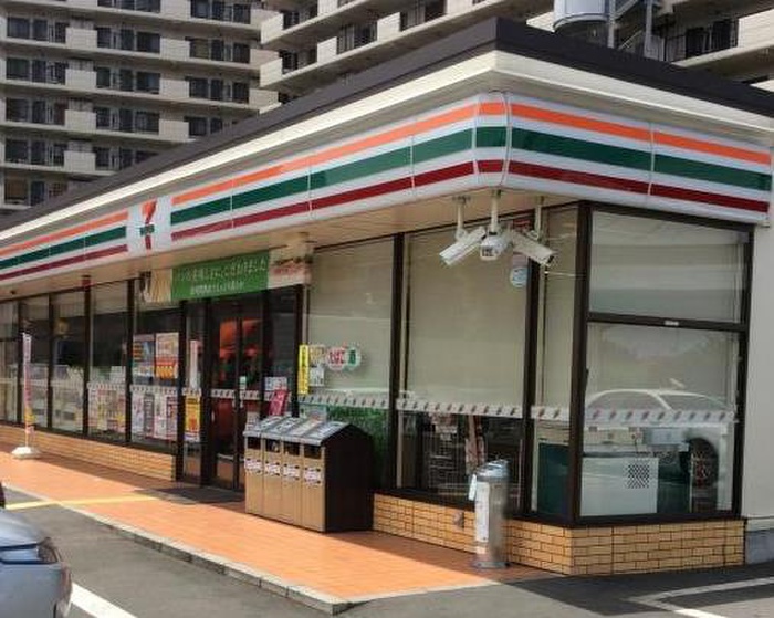 コンビニ　セブンイレブン（コンビニ）まで100m