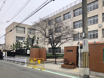 小学校　大阪市立阪南小学校（小学校）まで697m