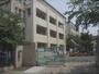 中学校　桃陵中学校（中学校）まで550m