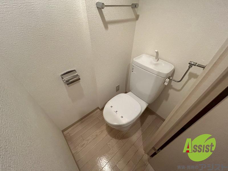 トイレ　こちらはトイレです。清潔感があり、安心して使用できます。