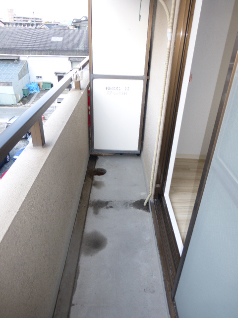 バルコニー　結構広いベランダです