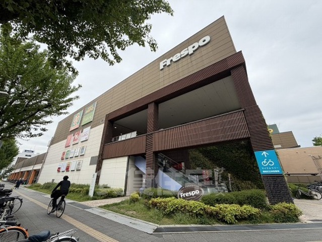 スーパー　ライフ　東大阪長田店（スーパー）まで818m