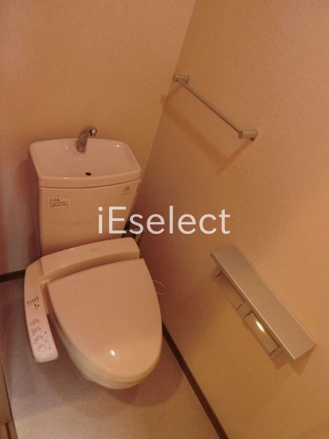 トイレ　温水洗浄便座付き