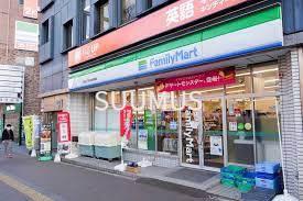 コンビニ　ファミリーマート 四谷三丁目交差点東店（コンビニ）まで245m