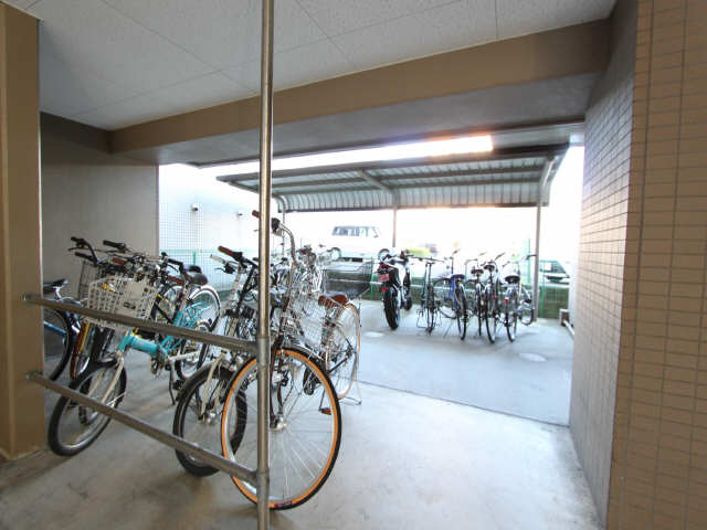 その他共有部分　原付もバイクも駐輪可能です。
