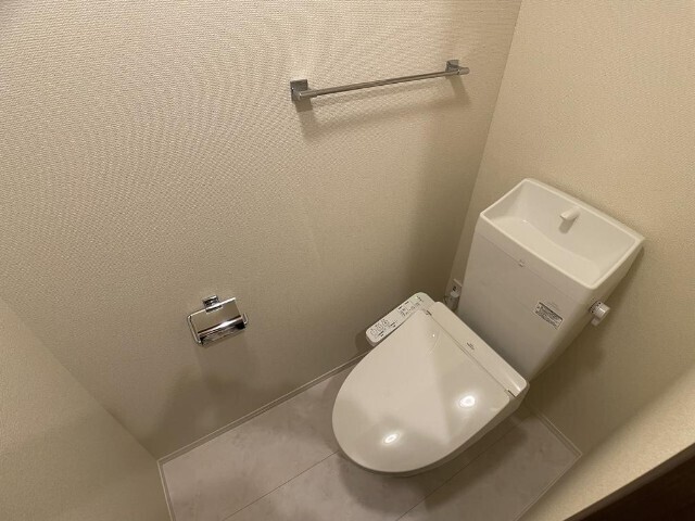トイレ　※同型モデル（ディーシャンブル八田II）