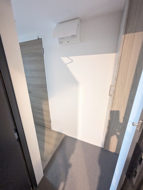 玄関　※通電前の写真です