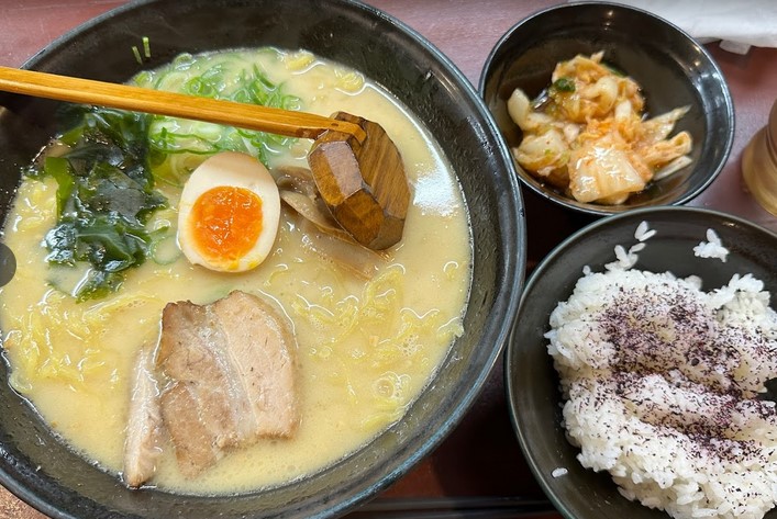 飲食店　本郷亭 本郷店（飲食店）まで414m