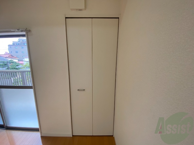収納　ここに収納がございます。中はどうなっているんでしょう？