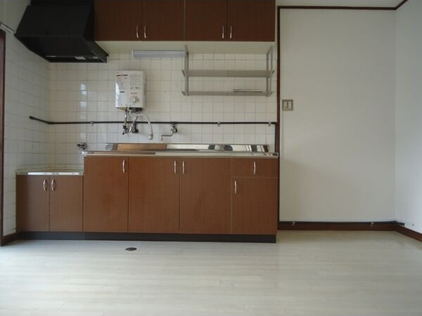 キッチン　※写真は同じマンションの違う部屋のものになります。