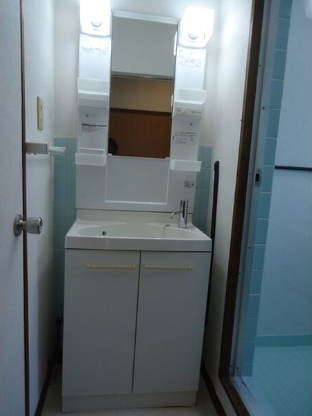 洗面設備　※写真は同じマンションの違う部屋のものになります。