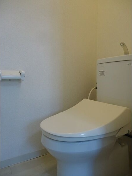トイレ　※写真は同じマンションの違う部屋のものになります。