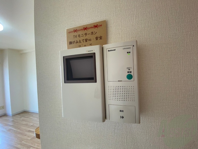 セキュリティ　ＴＶモニター付インターホンです。来客者の顔が見えるので安心！