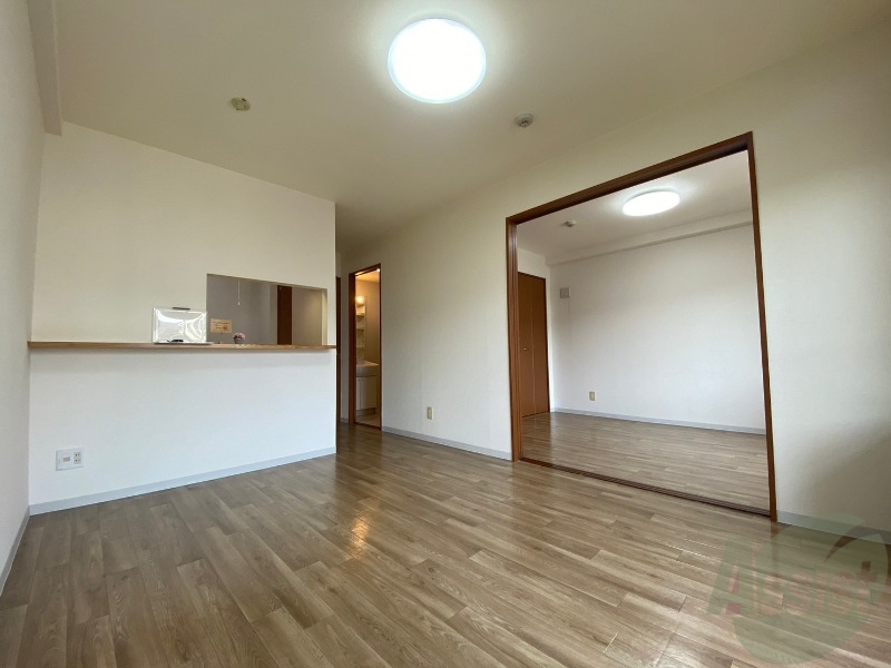 居室・リビング　広くてキレイなお部屋が広がっていて、充実した生活が送れそう。