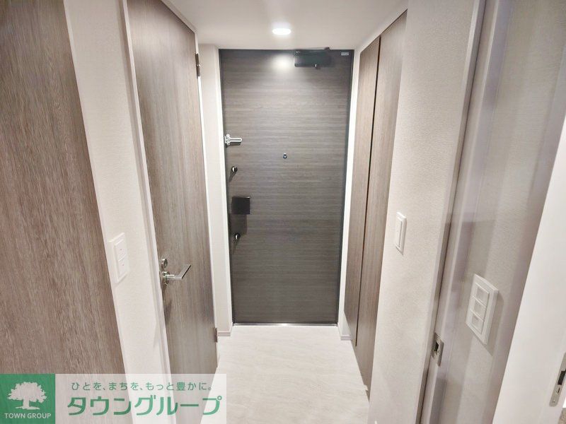玄関　※写真は同じタイプの住戸です。