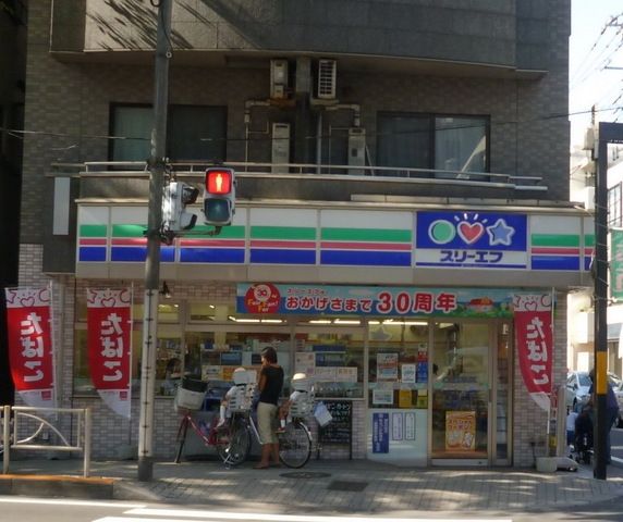 コンビニ　スリーエフ（コンビニ）まで60m