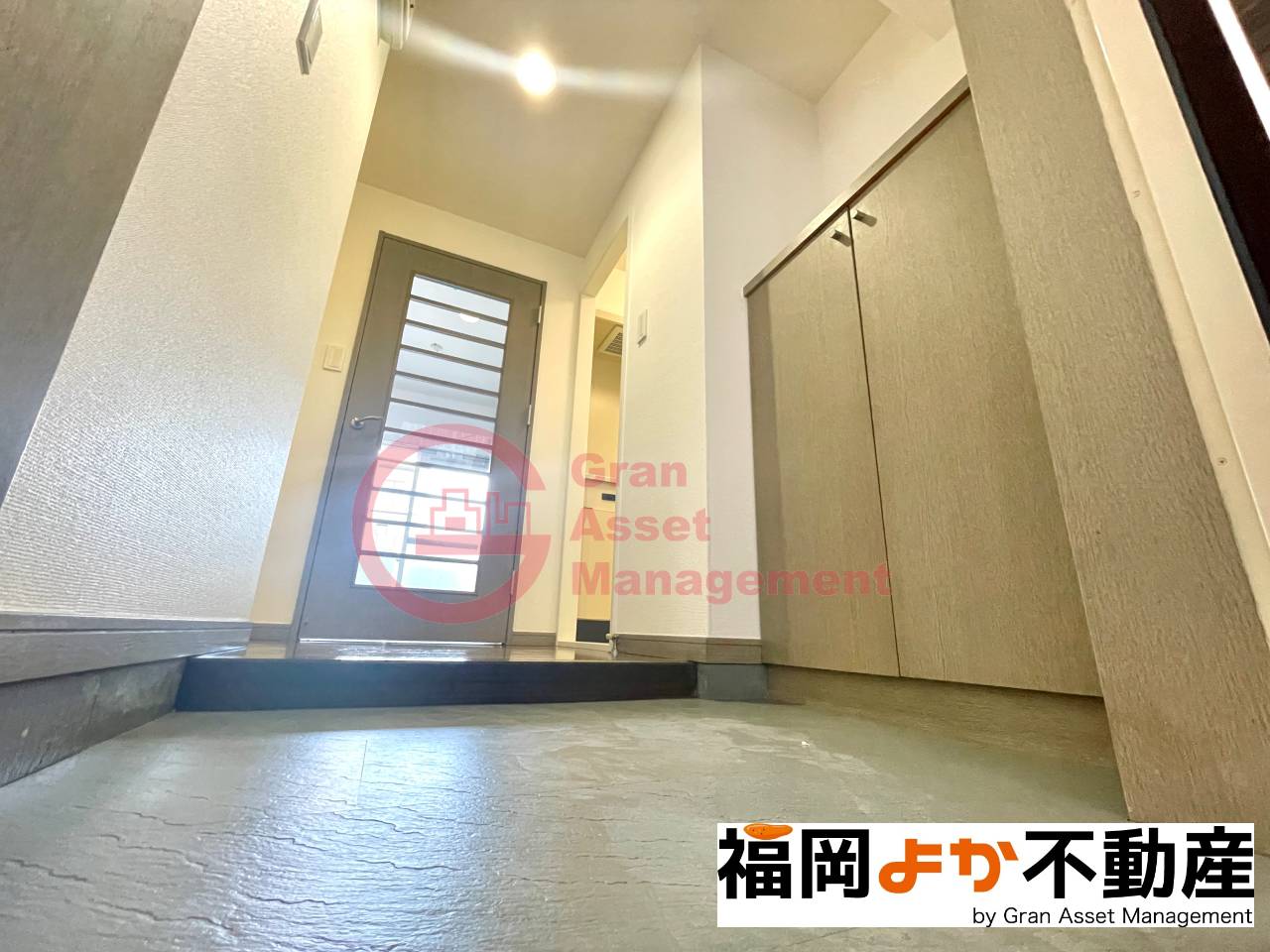玄関　落ち着いた玄関です