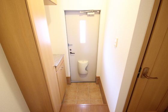 玄関　※別部屋の写真です