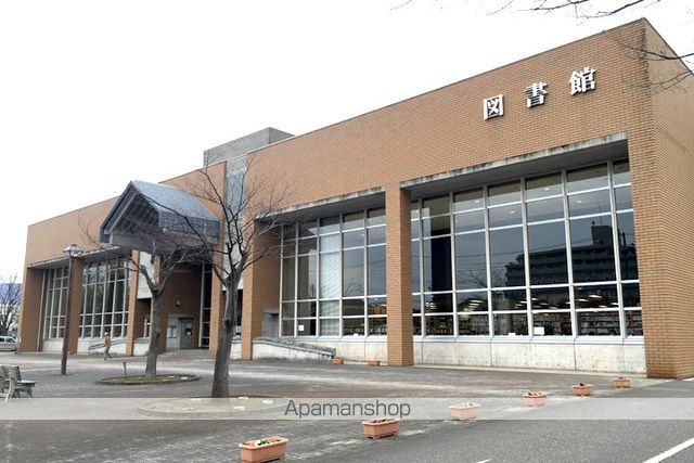 図書館　長岡市立中央図書館（図書館）まで350m
