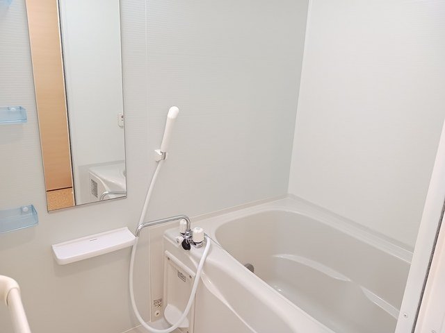 バス・シャワールーム　コンパクトで使いやすいお風呂です