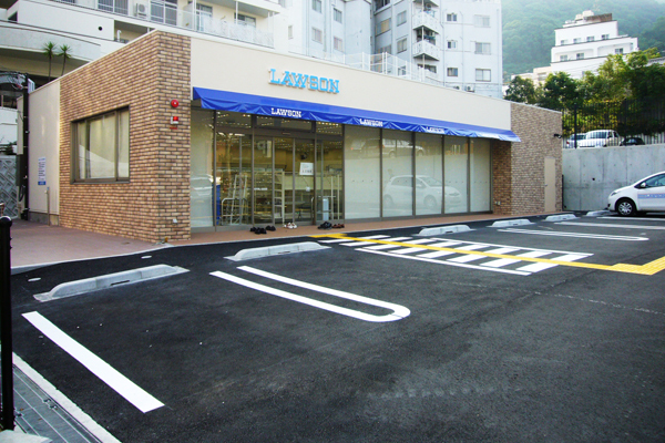 コンビニ　ローソン神戸異人館通店（コンビニ）まで218m