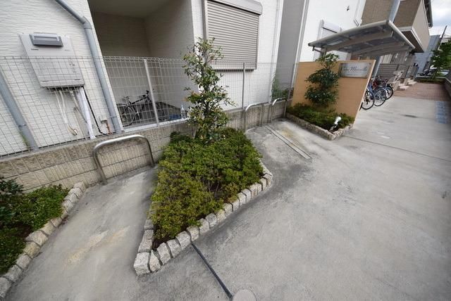 庭　バイク置場
