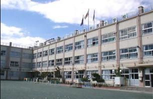 小学校　鹿浜西小学校（小学校）まで298m
