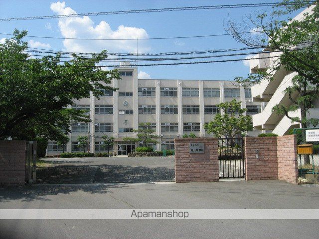 中学校　高槻市立第八中学校（中学校）まで595m