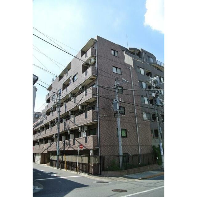 建物外観　鉄筋コンクリート造のがっちりとした建物。