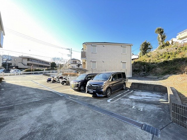 駐車場　いつでも目の届く敷地内に駐車場があります♪お車をお持ちの方に