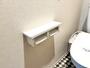 トイレ　トイレは温水洗浄便座付き♪人気のバストイレ別です♪横にはタオ