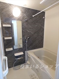バス・シャワールーム　追い焚き・浴室暖房乾燥機あり