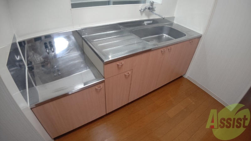 キッチン　調理スペースも確保してありますね。お料理が楽しくなりそう。