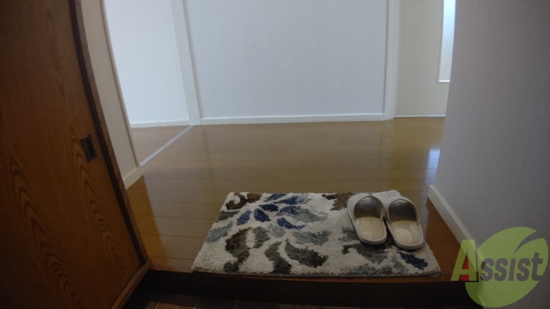 玄関　玄関の様子です。明るい印象ですね。気分もあがりそう。
