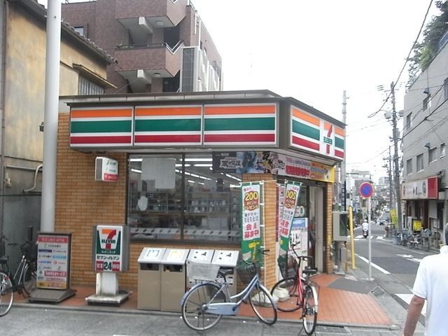 コンビニ　セブンイレブン（コンビニ）まで200m