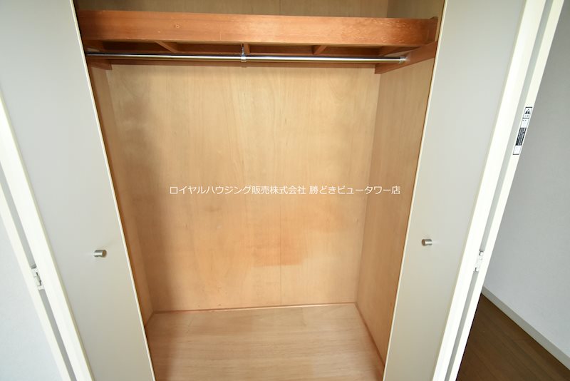 収納　広めの収納で洋服をかけれます