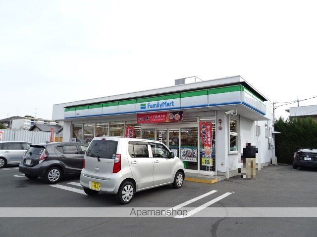 コンビニ　ファミリーマート（コンビニ）まで653m