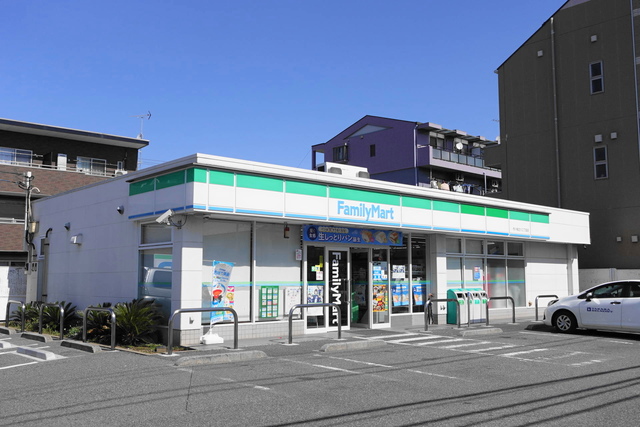 コンビニ　ファミリーマート市川相之川二丁目店（コンビニ）まで105m