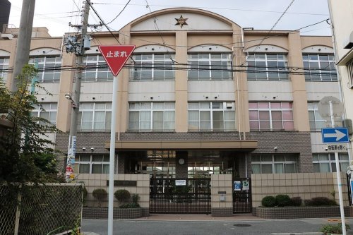 中学校　成南中学校（中学校）まで590m