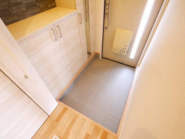 玄関　明るい玄関です