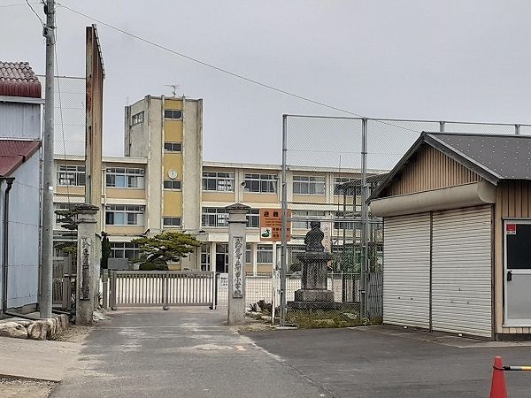 小学校　河曲小学校（小学校）まで600m