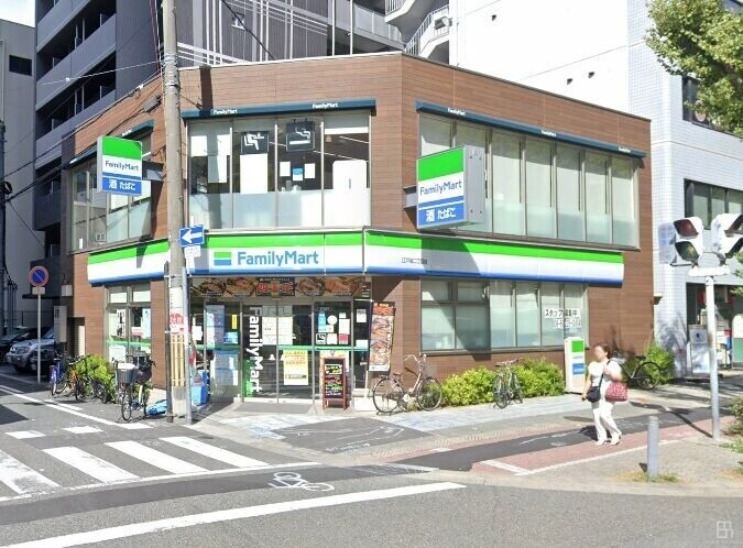 コンビニ　ファミリーマート江戸堀二丁目店（コンビニ）まで122m