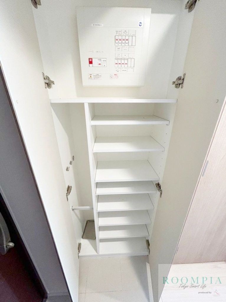 玄関　※同タイプの別のお部屋です。