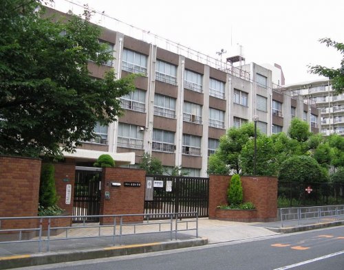 中学校　友渕中学校（中学校）まで700m