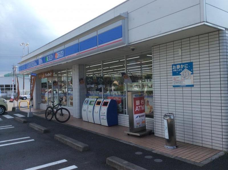 コンビニ　ローソン 大分下郡中央三丁目店（コンビニ）まで706m