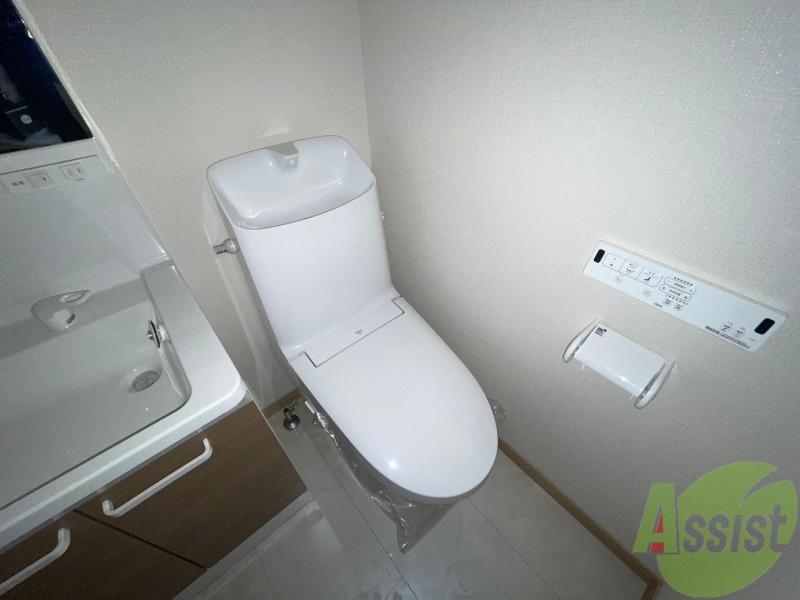 トイレ　こちらはトイレになります。ウォシュレット機能付でございます。