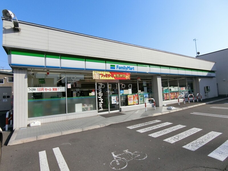 コンビニ　ファミリーマート函館大手町電停前店（コンビニ）まで162m