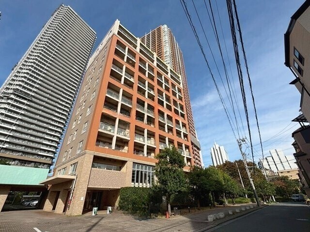 建物外観　オートロック完備