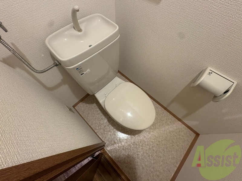 トイレ　こちらはトイレです。清潔感があり、安心して使用できます。