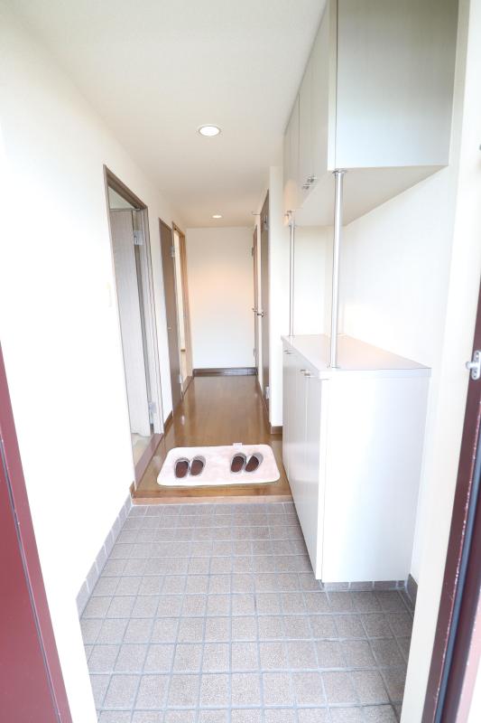玄関　室内から見た玄関